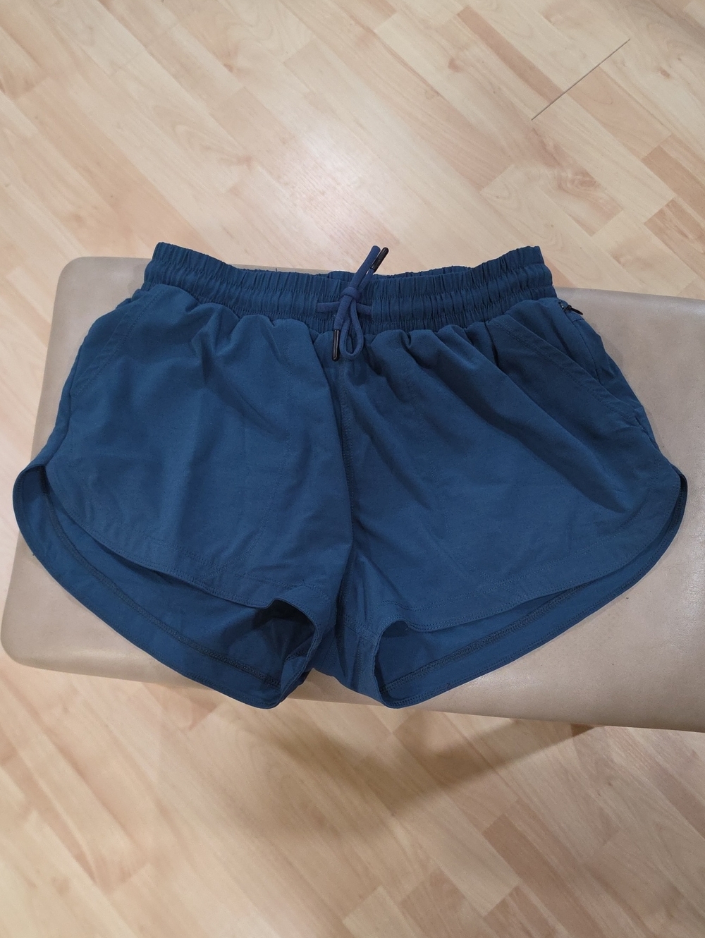 Prana Women's Caslelo Athletic Shorts Excellent Condition